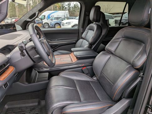 Certified 2025 Lincoln Navigator Black Label image 25