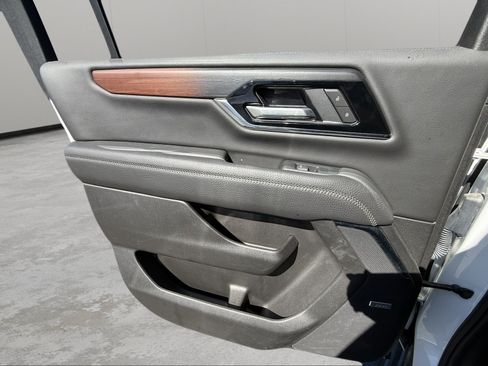 Used 2025 GMC Yukon XL Denali AWD/4WD image 29