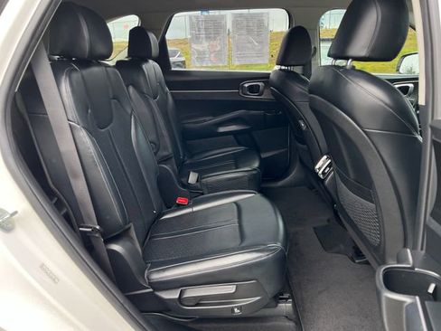 Used 2023 Kia Sorento EX image 14