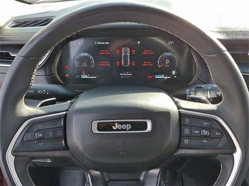 Used 2023 Jeep Grand Cherokee Limited image 19