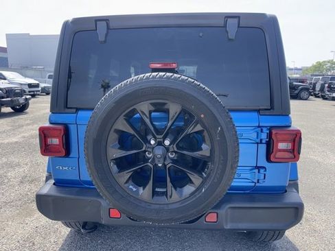 Used 2021 Jeep Wrangler Unlimited Sahara image 6