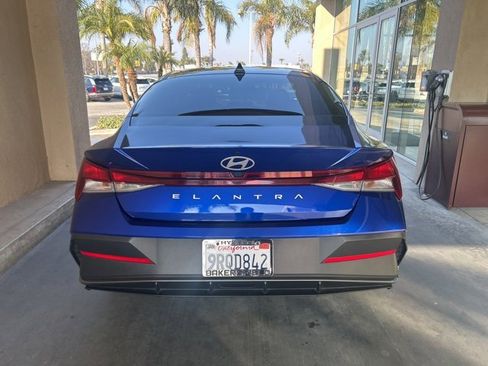 Certified 2025 Hyundai Elantra SE image 21