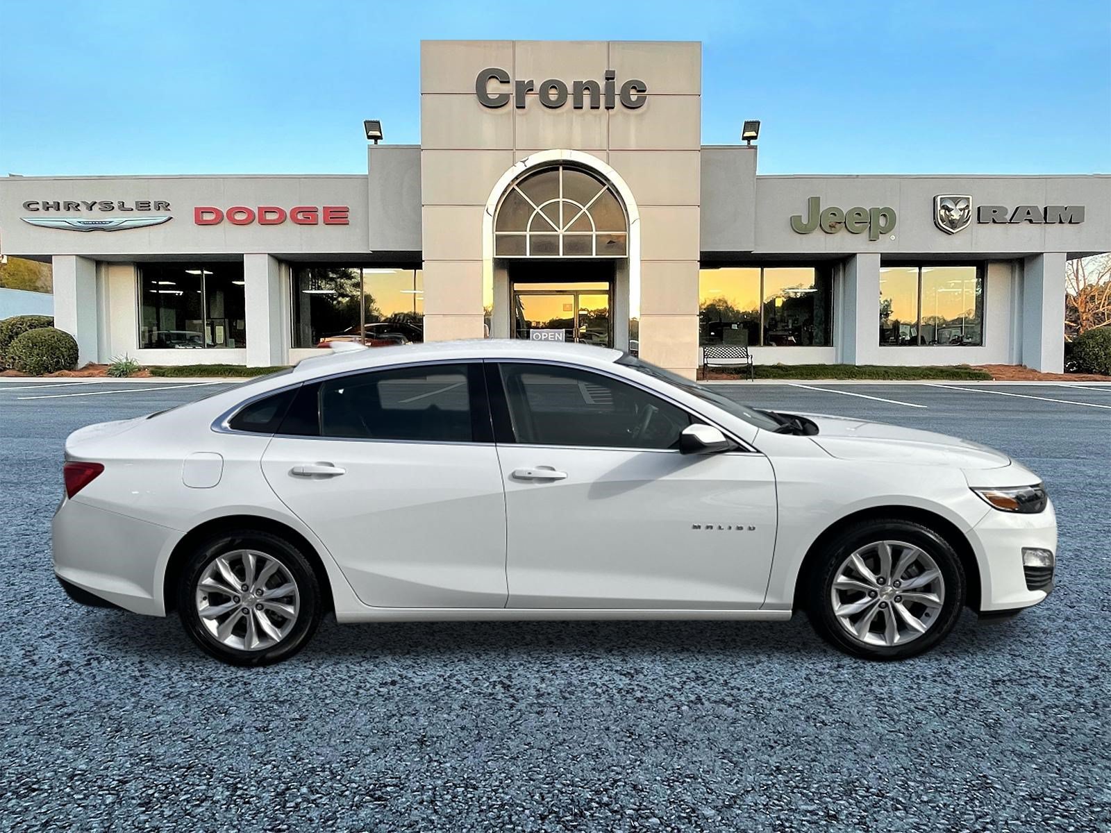 Used 2023 Chevrolet Malibu LT FWD image 2