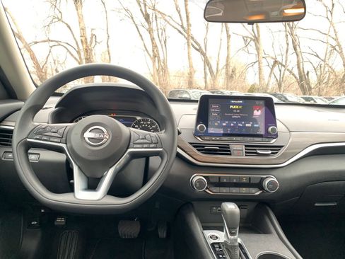 Used 2025 Nissan Altima 2.5 SV image 34