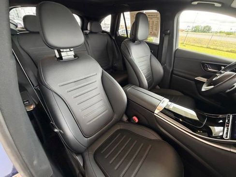 Used 2025 Mercedes-Benz GLC 300 4MATIC image 35