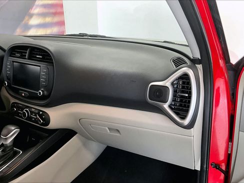 Used 2023 Kia Soul LX w/ LX Technology Package FWD image 20