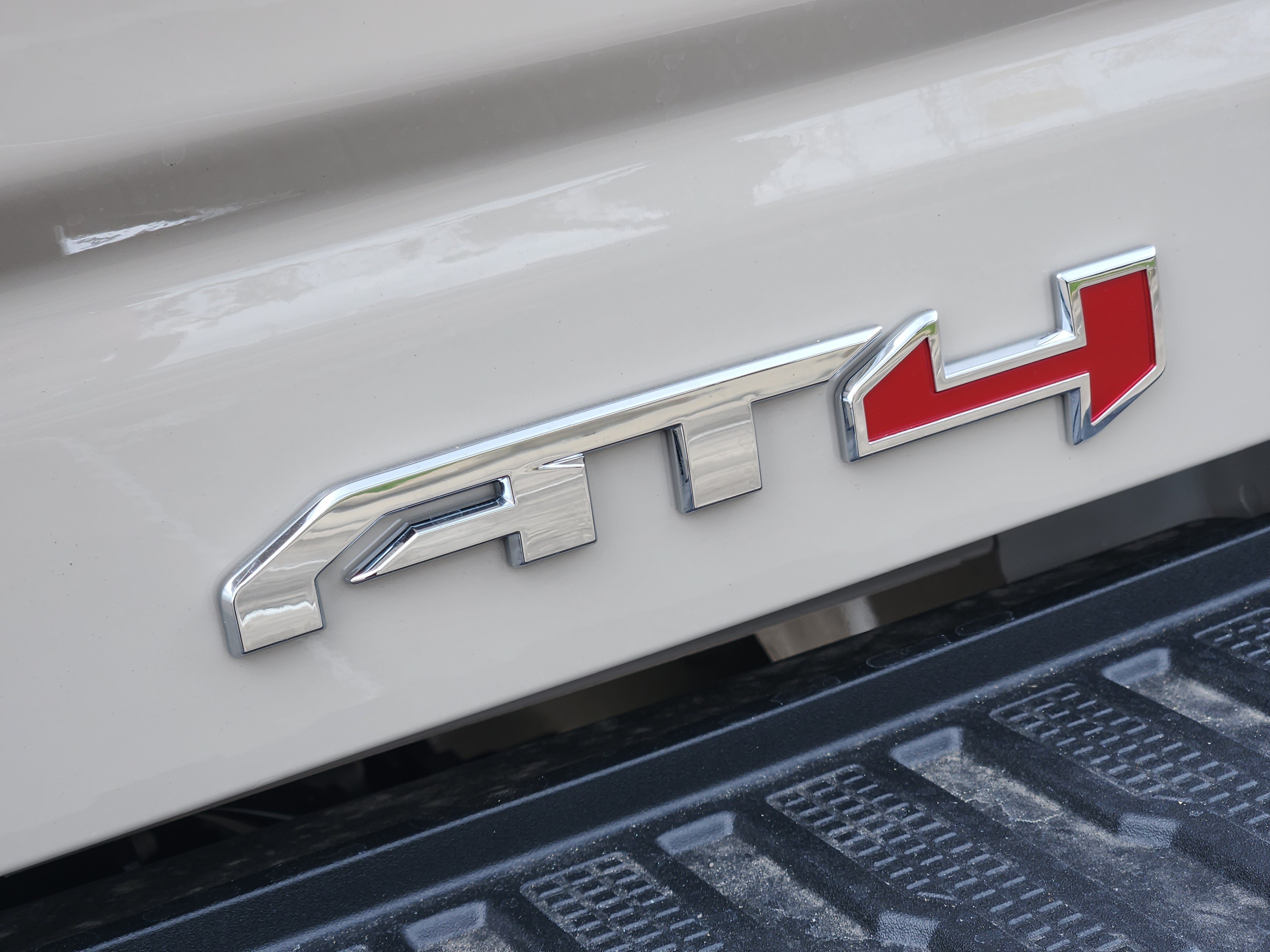 New 2026 GMC Sierra 2500 AT4 w/ Technology Package AWD/4WD image 8