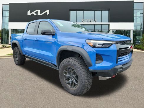 Used 2025 Chevrolet Colorado ZR2 w/ Midnight Edition AWD/4WD image 1