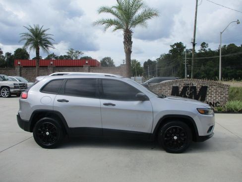 Used 2021 Jeep Cherokee Latitude FWD image 1