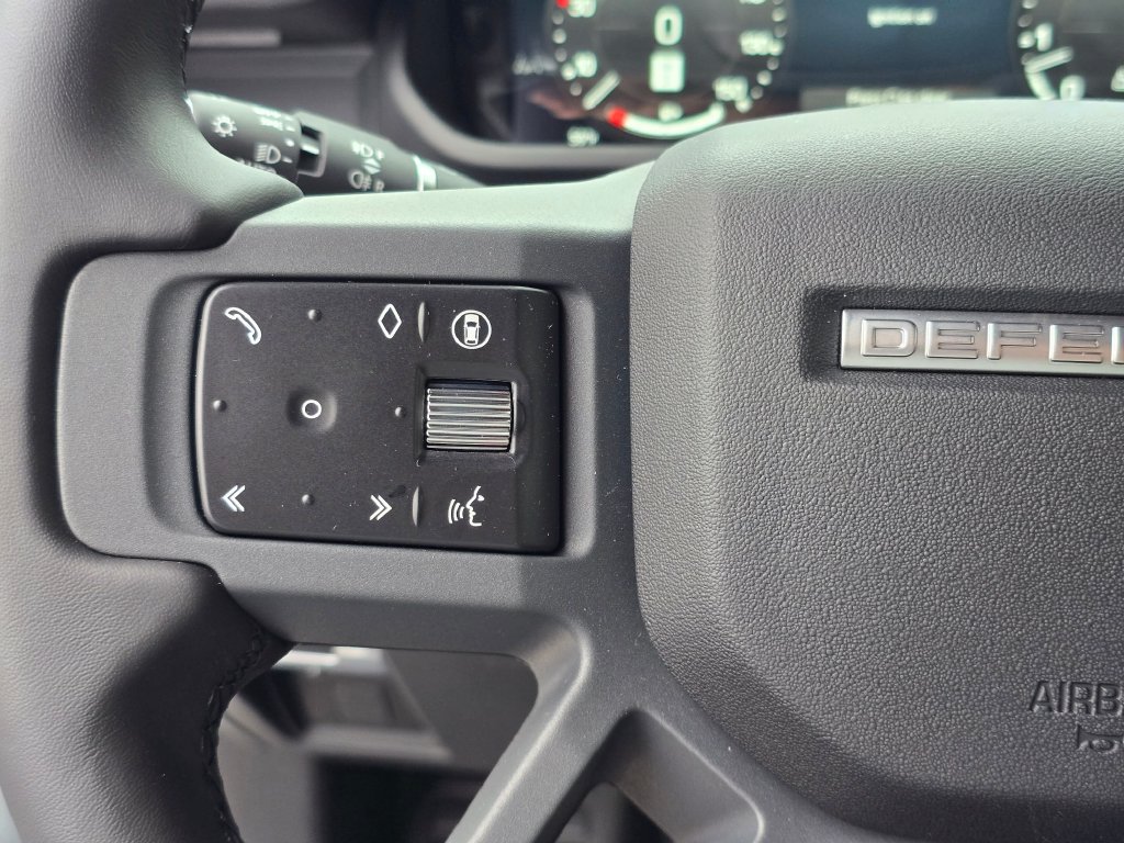 New 2026 Land Rover Defender 110 X-Dynamic SE AWD/4WD image 17