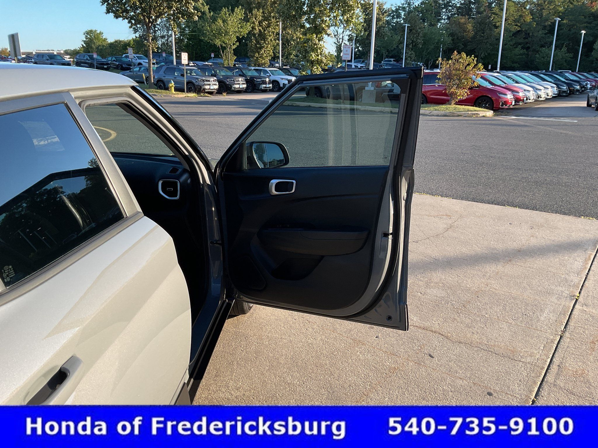 Used 2023 Hyundai Venue SE FWD image 19