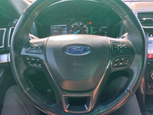 Used 2017 Ford Explorer XLT w/ Equipment Group 202A AWD/4WD image 15