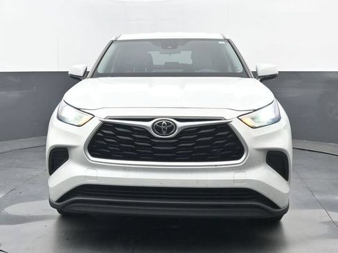 Used 2022 Toyota Highlander L FWD image 5