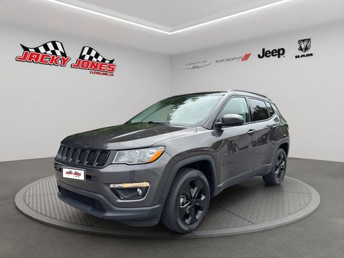 Used 2019 Jeep Compass Latitude AWD/4WD image 2