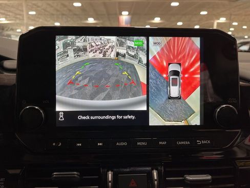 Used 2025 Nissan Pathfinder SL image 36