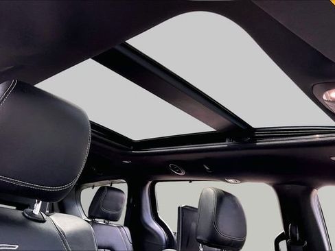 Used 2021 Chrysler Pacifica Touring-L w/ Uconnect Theater Family Group FWD image 26