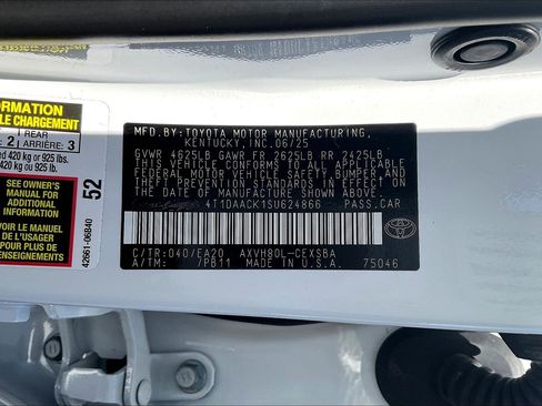 Used 2025 Toyota Camry SE w/ Convenience Package image 19