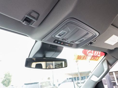 Used 2025 Chevrolet Silverado 2500 LT w/ Convenience Package image 29