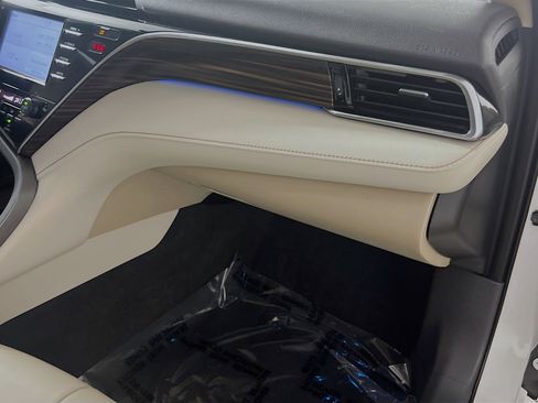 Used 2018 Toyota Camry XLE FWD image 35
