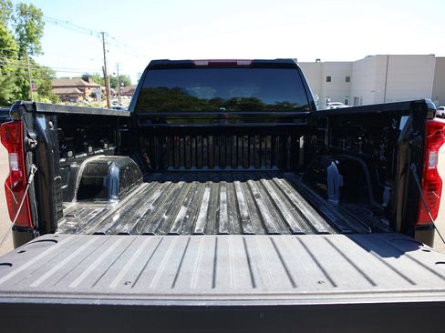Used 2024 Chevrolet Silverado 1500 LT AWD/4WD image 16
