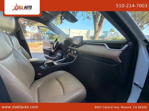 Used 2019 Toyota RAV4 LE w/ All Weather Liner Package AWD/4WD image 8
