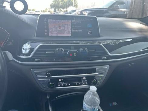 Used 2022 BMW 750i xDrive w/ Luxury Rear Seating Package AWD/4WD image 8