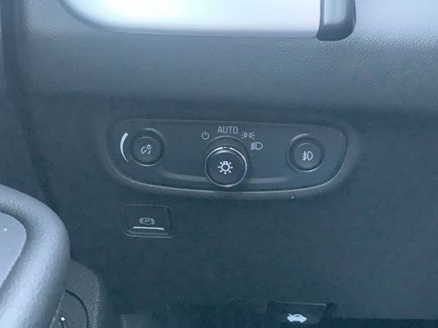 Used 2024 GMC Terrain SLT image 15