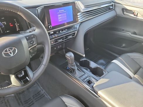 Certified 2025 Toyota Camry SE image 11