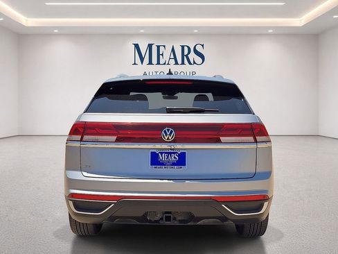 Used 2024 Volkswagen Atlas Cross Sport SE FWD image 4