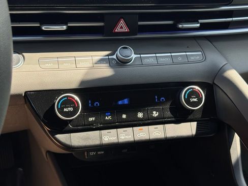 Used 2024 Hyundai Elantra SEL image 30