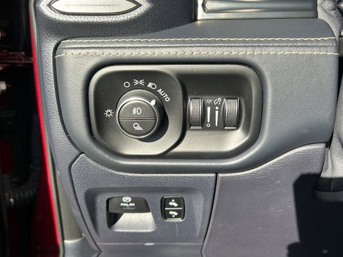 Used 2019 RAM 1500 Limited image 28