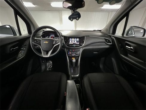 Used 2022 Chevrolet Trax LT w/ LT Convenience Package image 19
