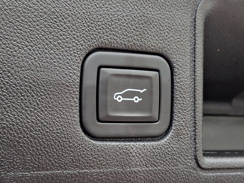 Used 2024 GMC Terrain SLT AWD/4WD image 29