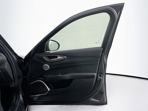 Used 2022 Alfa Romeo Giulia Ti image 34