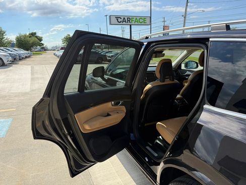 Used 2016 Volvo XC90 T6 Momentum w/ Momentum Plus Package AWD/4WD image 21