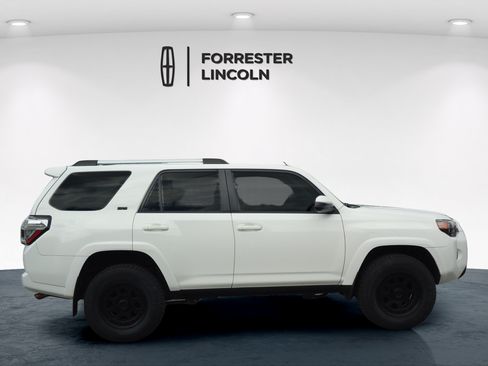 Used 2019 Toyota 4Runner SR5 AWD/4WD image 2