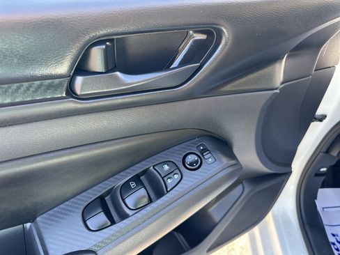 Used 2023 Nissan Altima 2.5 S image 9