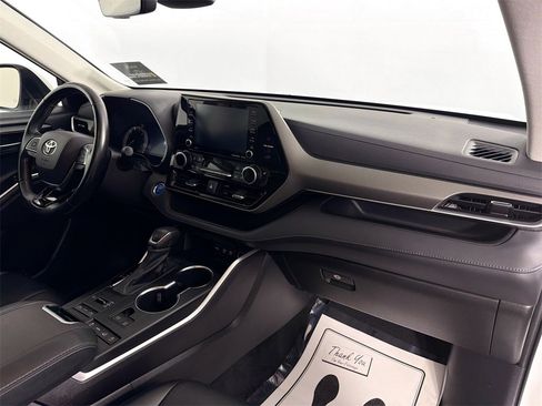 Used 2021 Toyota Highlander XLE image 27