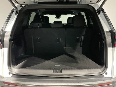 Used 2025 GMC Acadia Elevation image 5