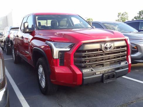 Used 2022 Toyota Tundra SR5 w/ SR5 Convenience Package AWD/4WD image 3