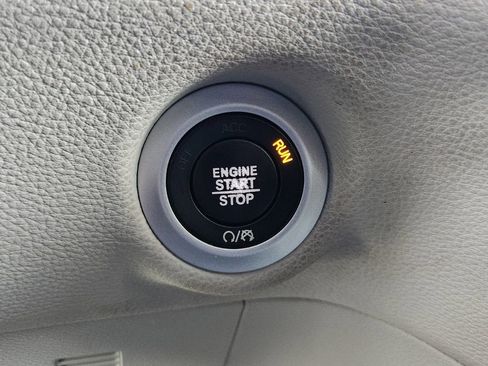 Used 2021 Chrysler Pacifica Touring-L image 11