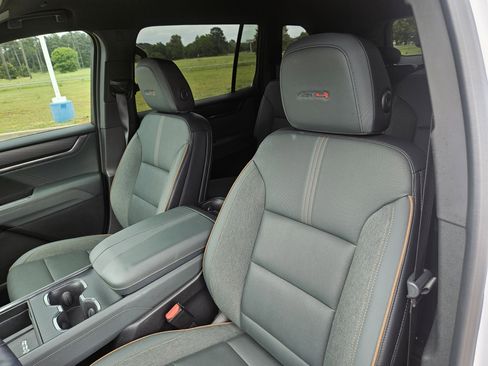 Used 2025 GMC Acadia AT4 AWD/4WD image 14