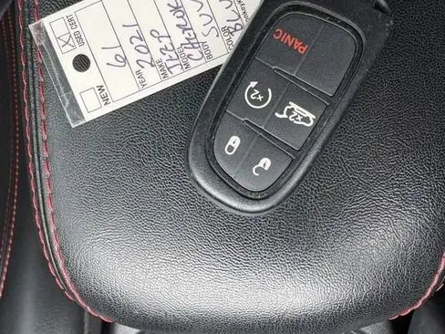 Used 2021 Jeep Cherokee Trailhawk w/ Comfort/Convenience Group AWD/4WD image 21