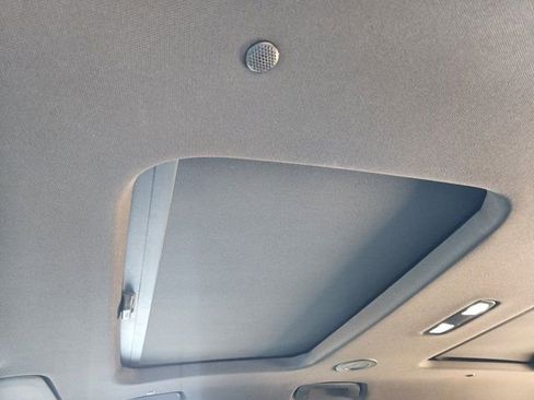 Used 2023 Chevrolet Traverse Premier image 27