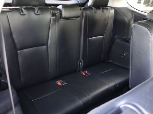 Used 2021 Toyota Highlander Limited image 15