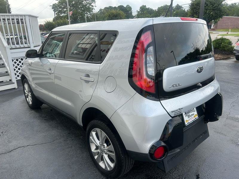 Used 2016 Kia Soul + FWD image 5