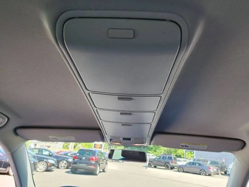 Used 2012 Volkswagen Tiguan SE FWD image 17