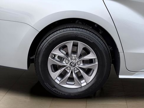 Used 2025 Toyota Sienna LE image 43