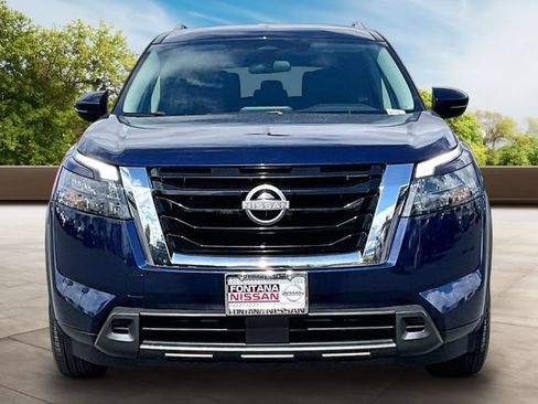 Certified 2024 Nissan Pathfinder SV FWD image 2