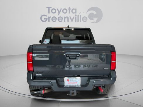 Used 2025 Toyota Tacoma SR5 AWD/4WD image 5